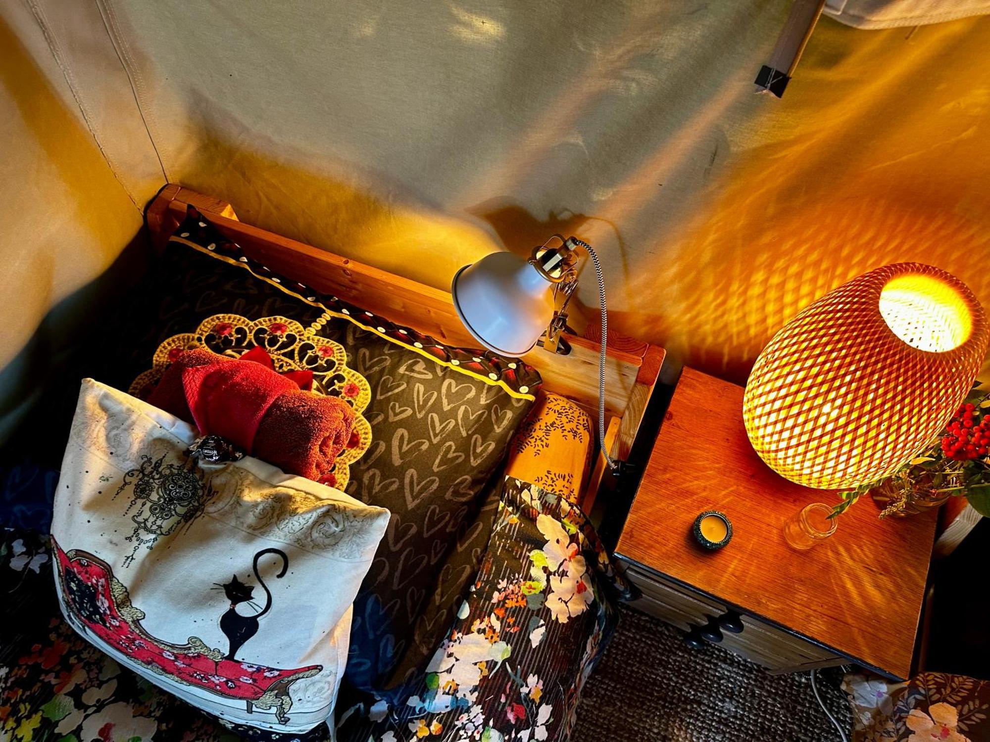 Eco-Camping De Helleborus, Yurt, Bell & Safari Tent, Pipo, Caravans, Dorms And Units Groningen Exterior foto